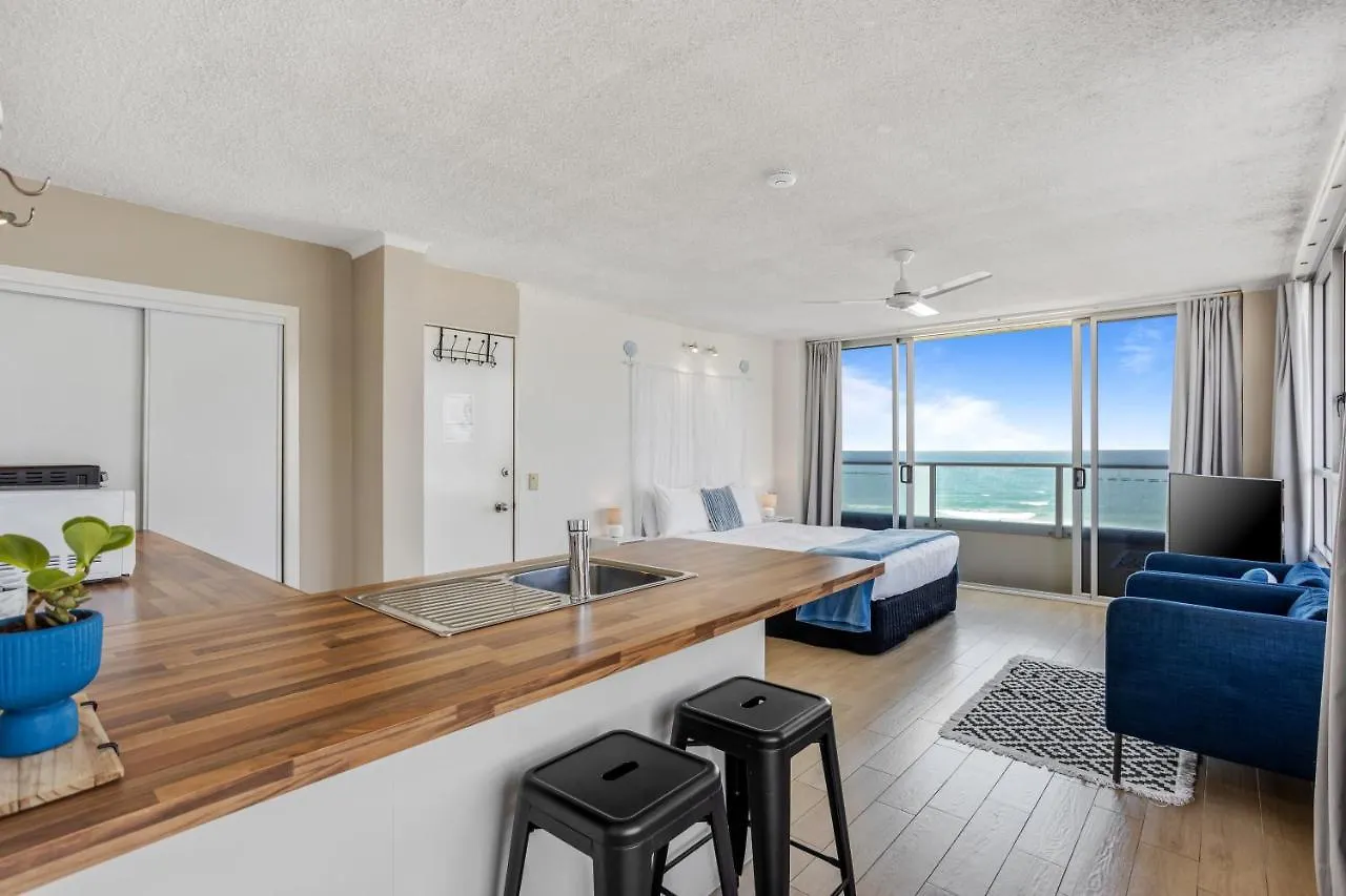 아파트 Unbeatable View - Charming Chateau Beachside Resort 골드코스트